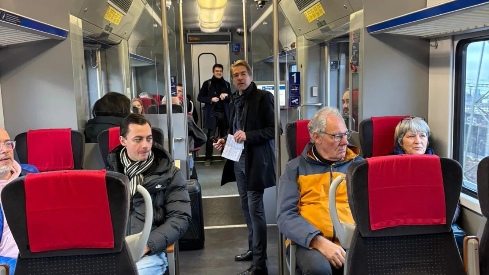 20251214 Begruessung S33 16