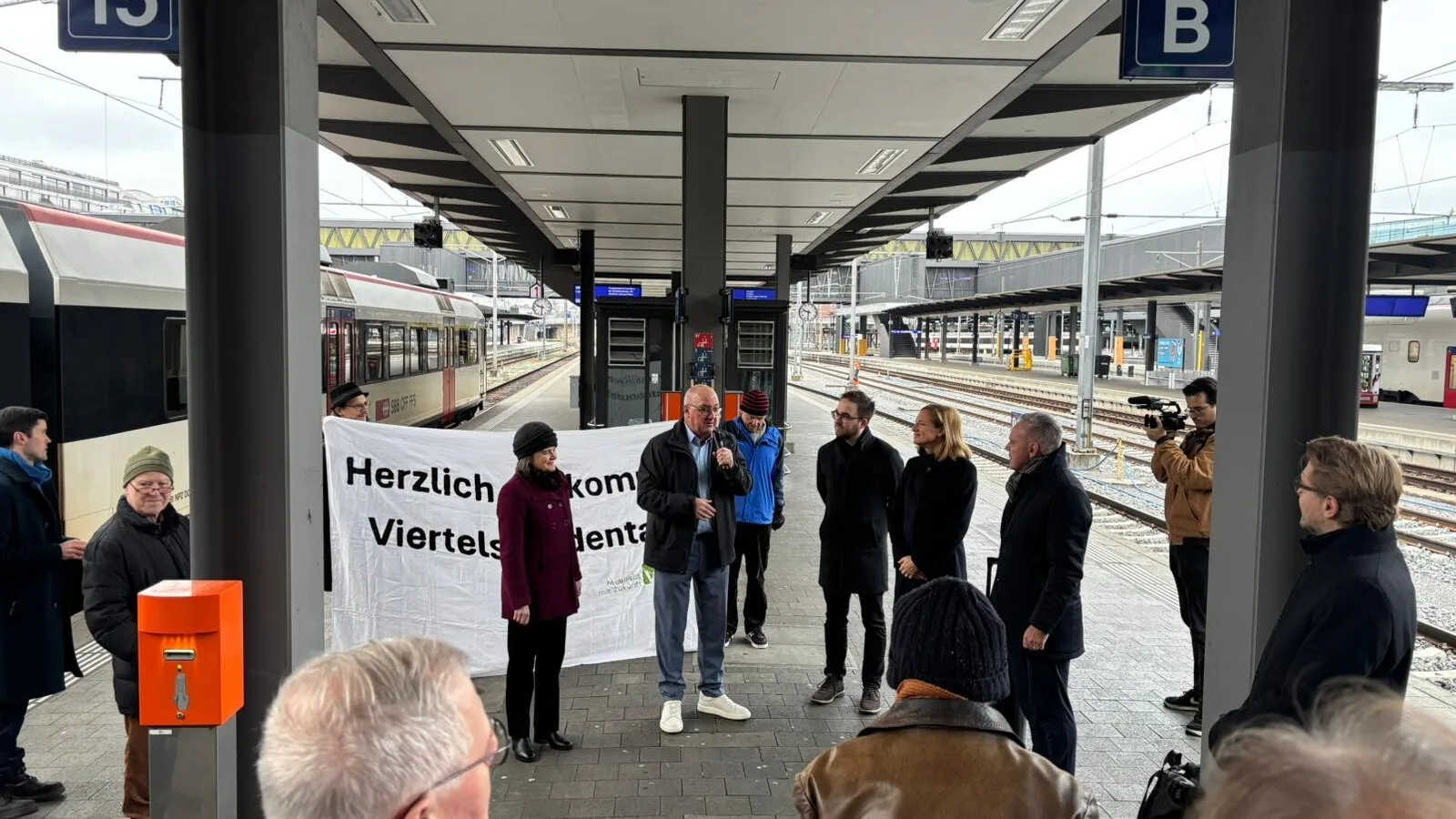 20251214 Begruessung S33 4