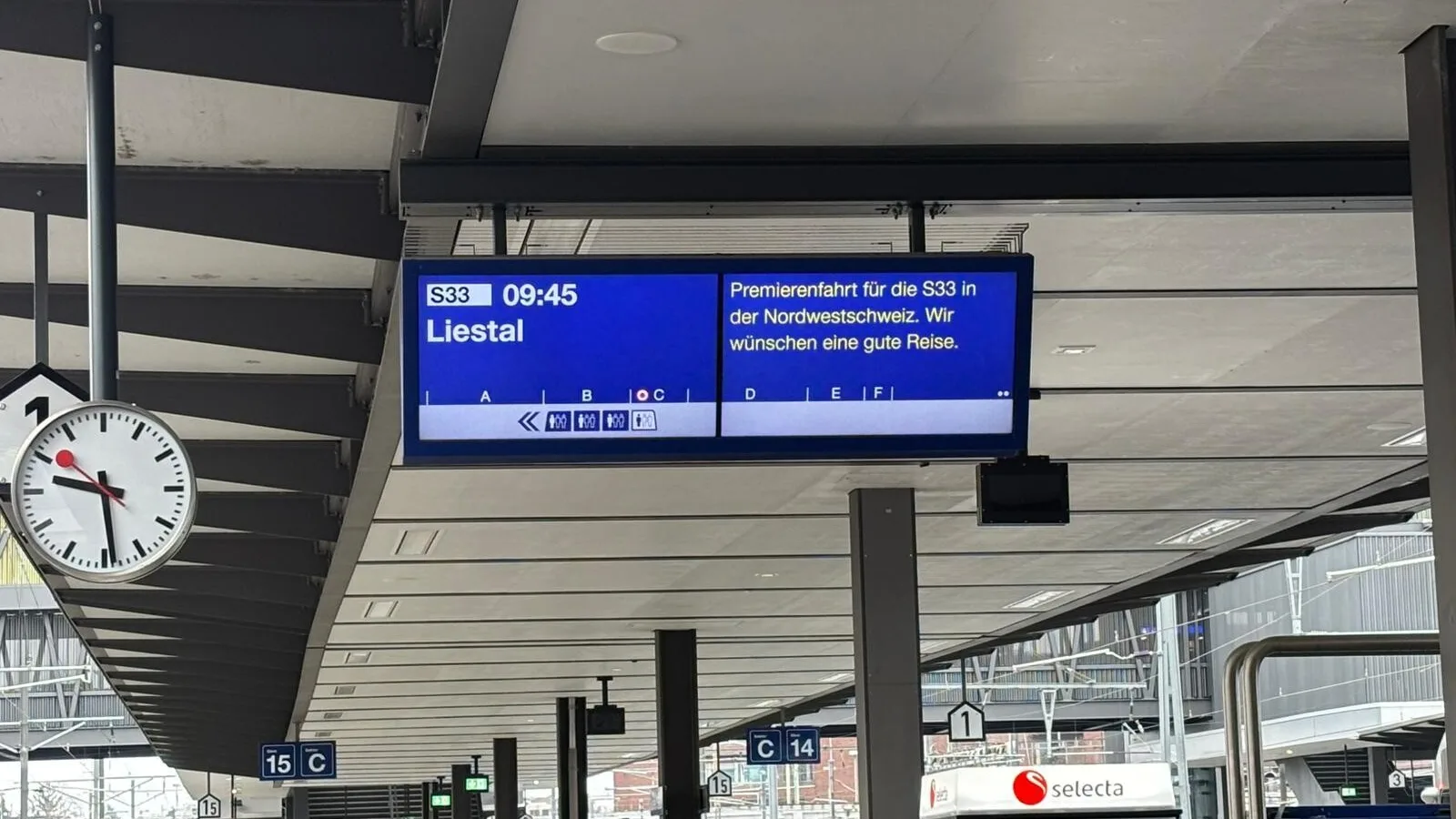 20251214 Begruessung S33 8