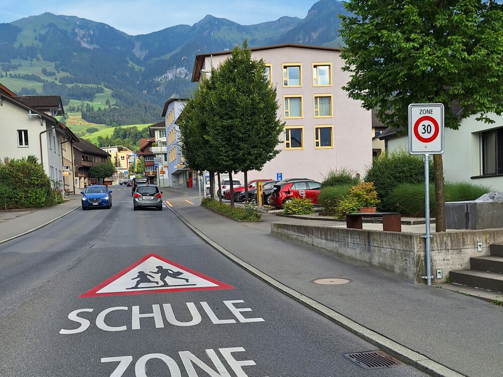 Tempo 30-Zone auf Hauptstrasse, Kerns