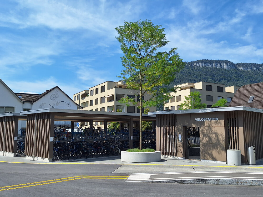 Veloparkierung bei Bahnhof, Stans