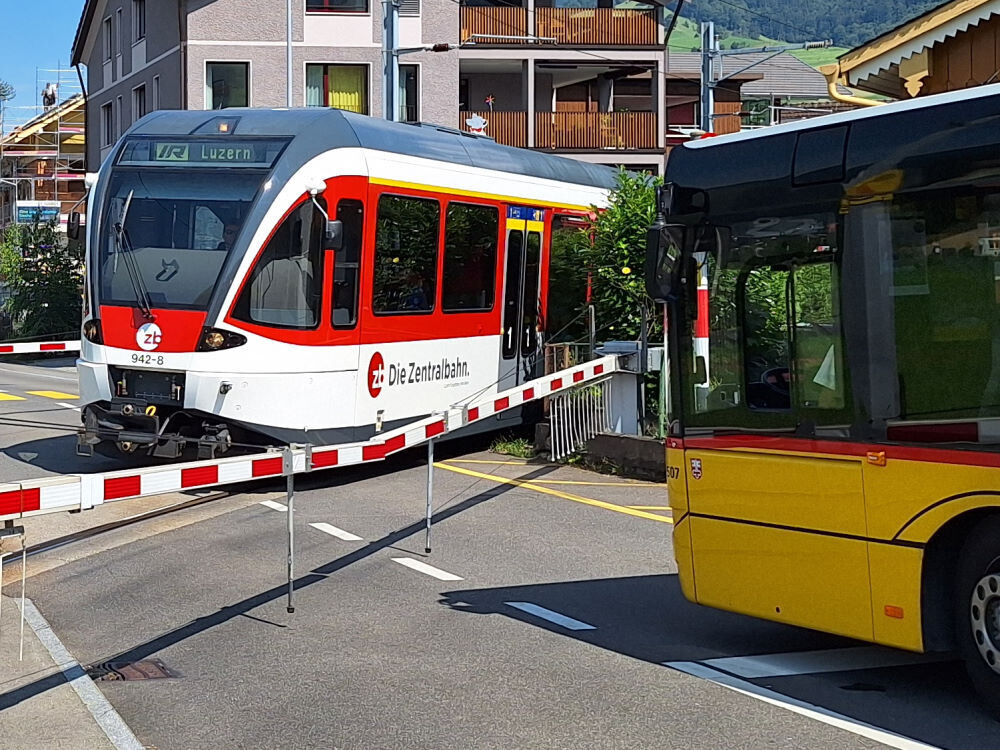 Zug und Bus, Oberdorf NW