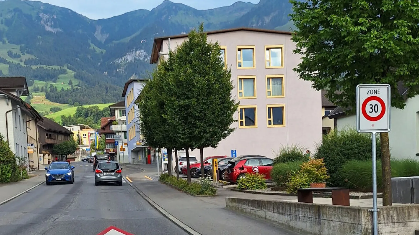 Tempo 30-Zone auf Hauptstrasse, Kerns