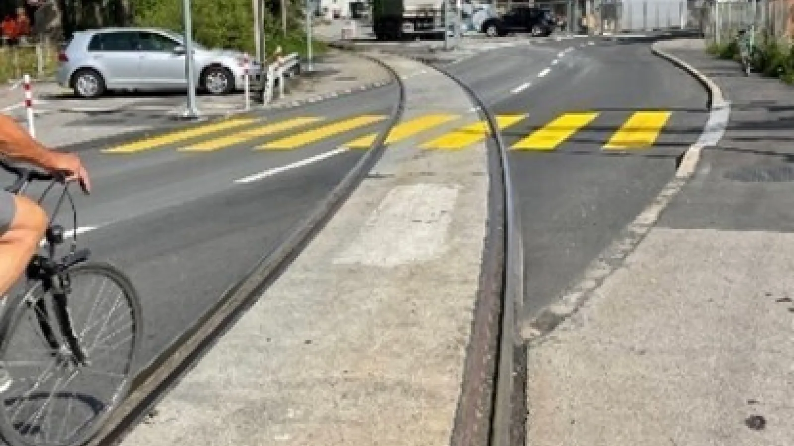 23 Bahngleise Flueelen