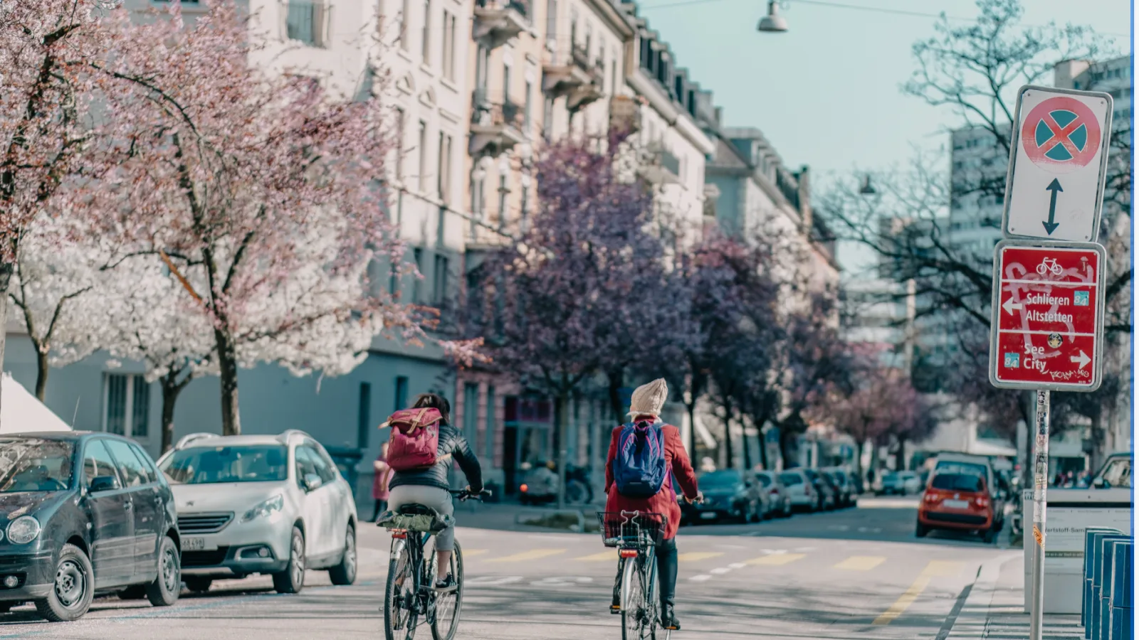 Velofahrende in Zuerich M Bisig Adobe Stock