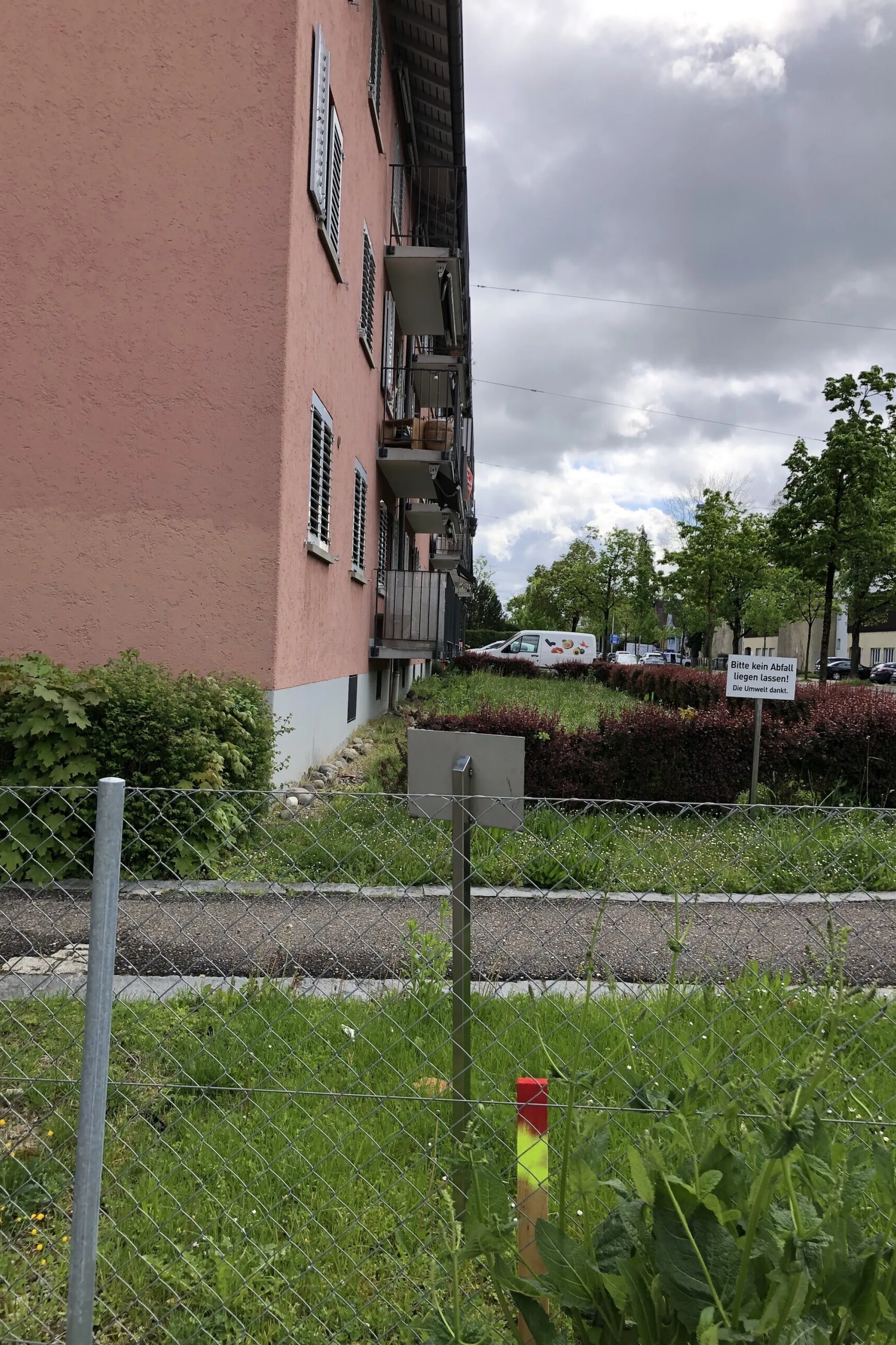 Vorgarten Laerm Wehntaler 420 2