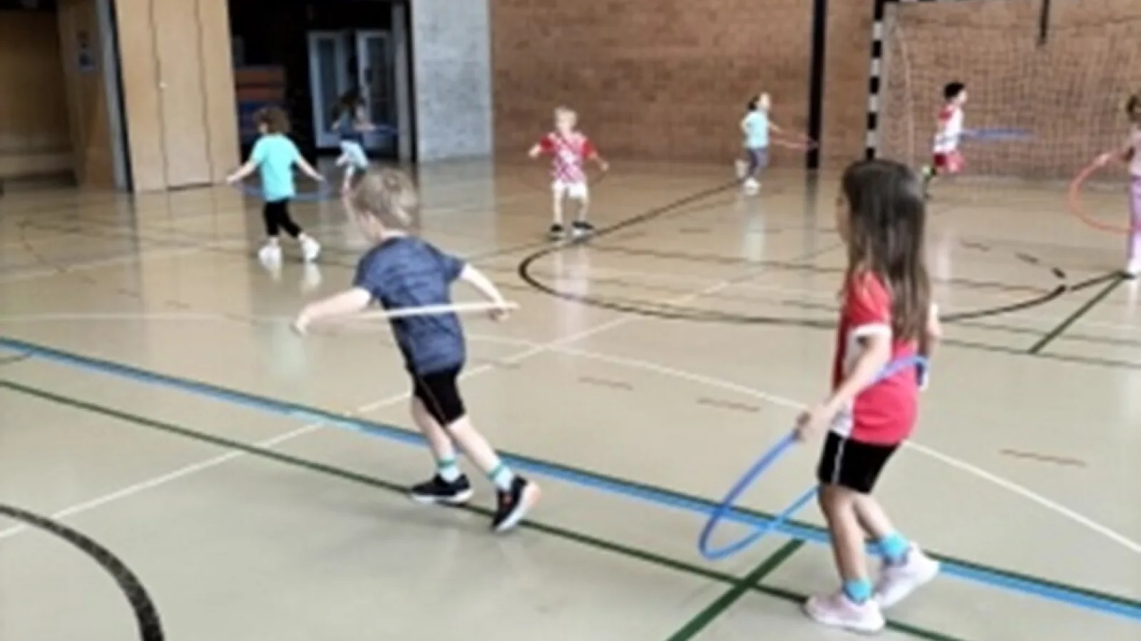 Verkehrsparcour im Turnunterricht