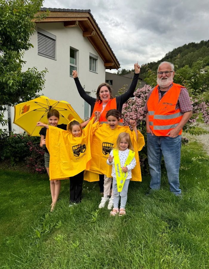 Schulweg Pedibus Zug Wallis
