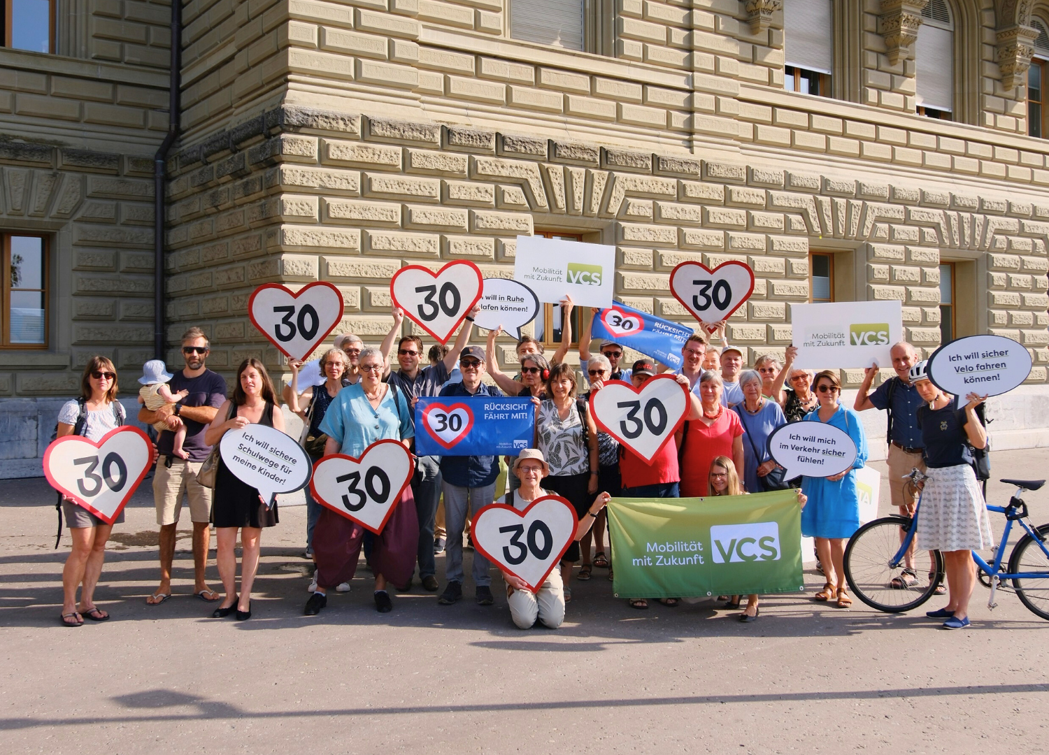 VCS Einreichung Petition Tempo 30 Bundeshaus