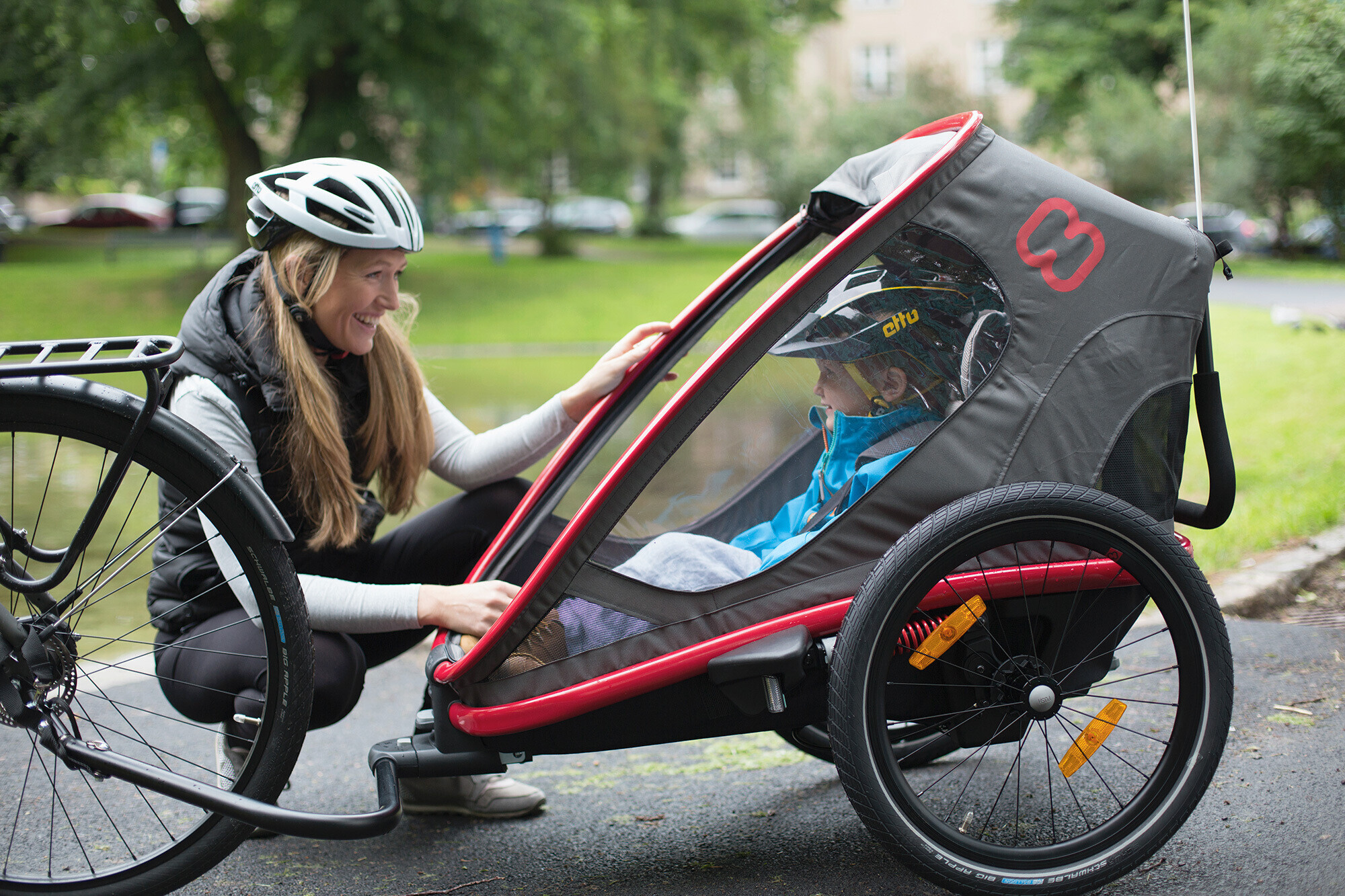 Velo Kind Anhänger Transport Frau