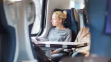 Frau im Zug