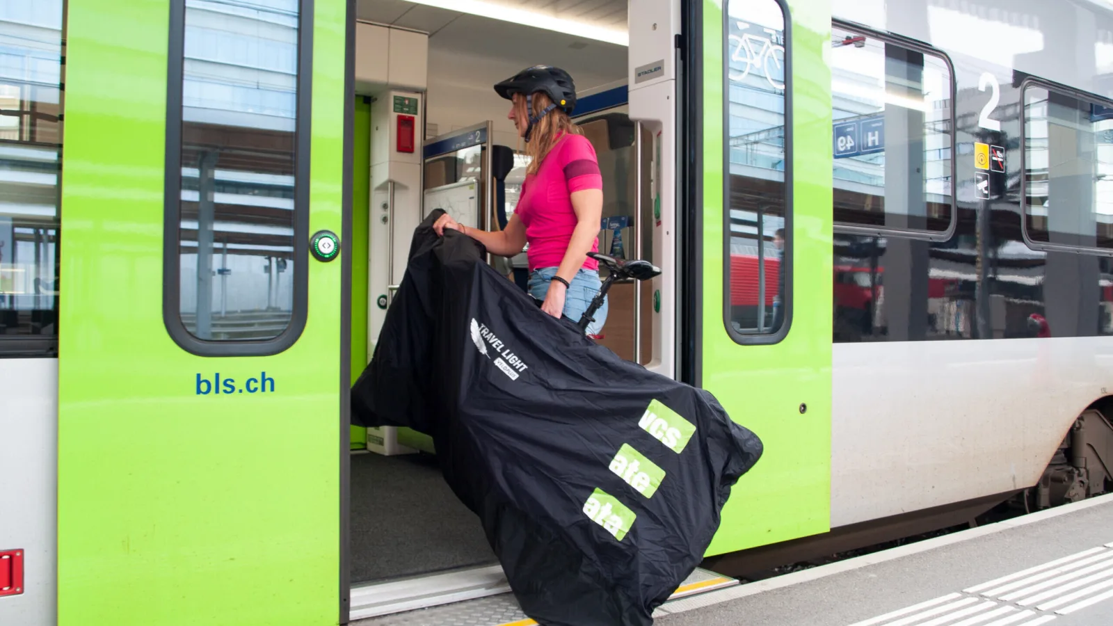 Zug Frau Velotransport