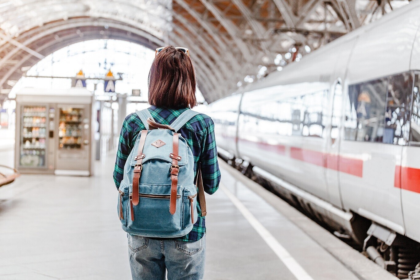 Frau Ferien Bahn Perron Schutzbrief